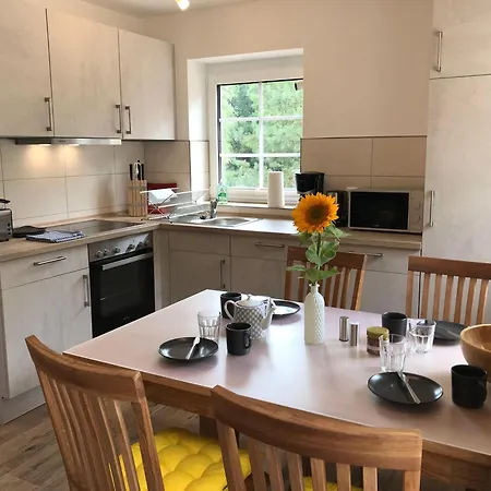 Bispinger-heidezauber-haus-felsenbirne