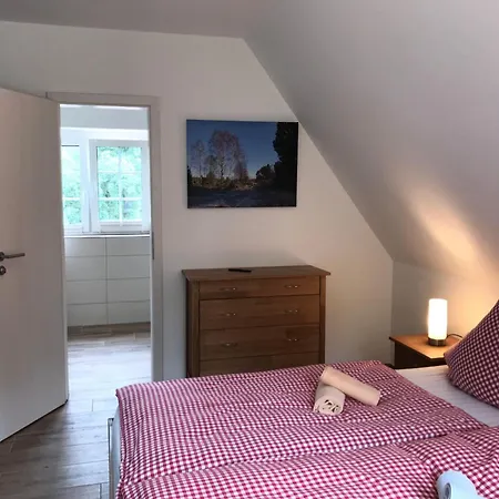 Bispinger-heidezauber-haus-felsenbirne *